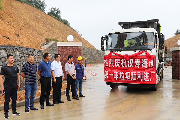 1630390027611289.jpg 2021.6.28首車?yán)樌M(jìn)場(chǎng).JPG